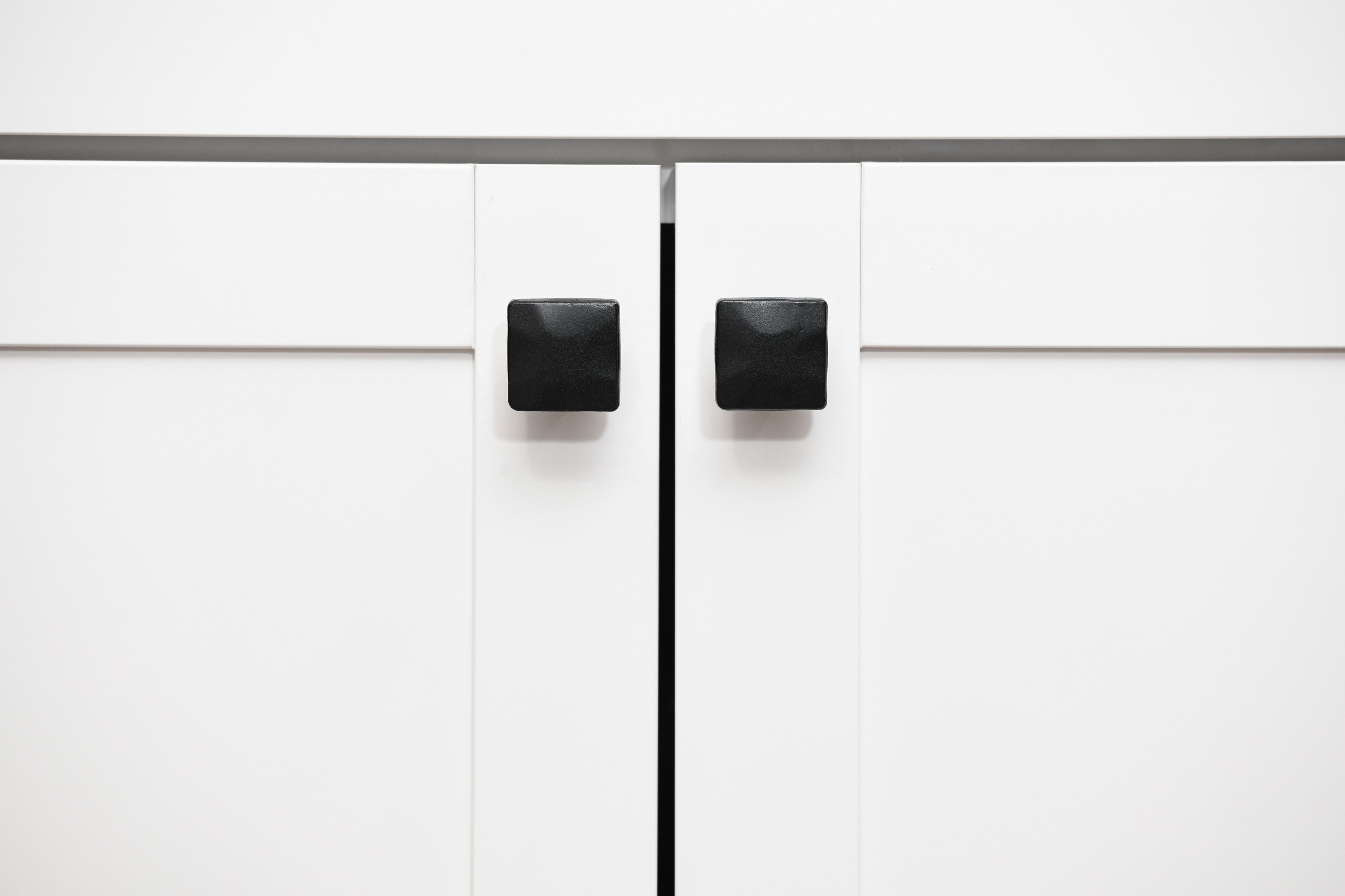 Stonecut knobs on double cabinet doors